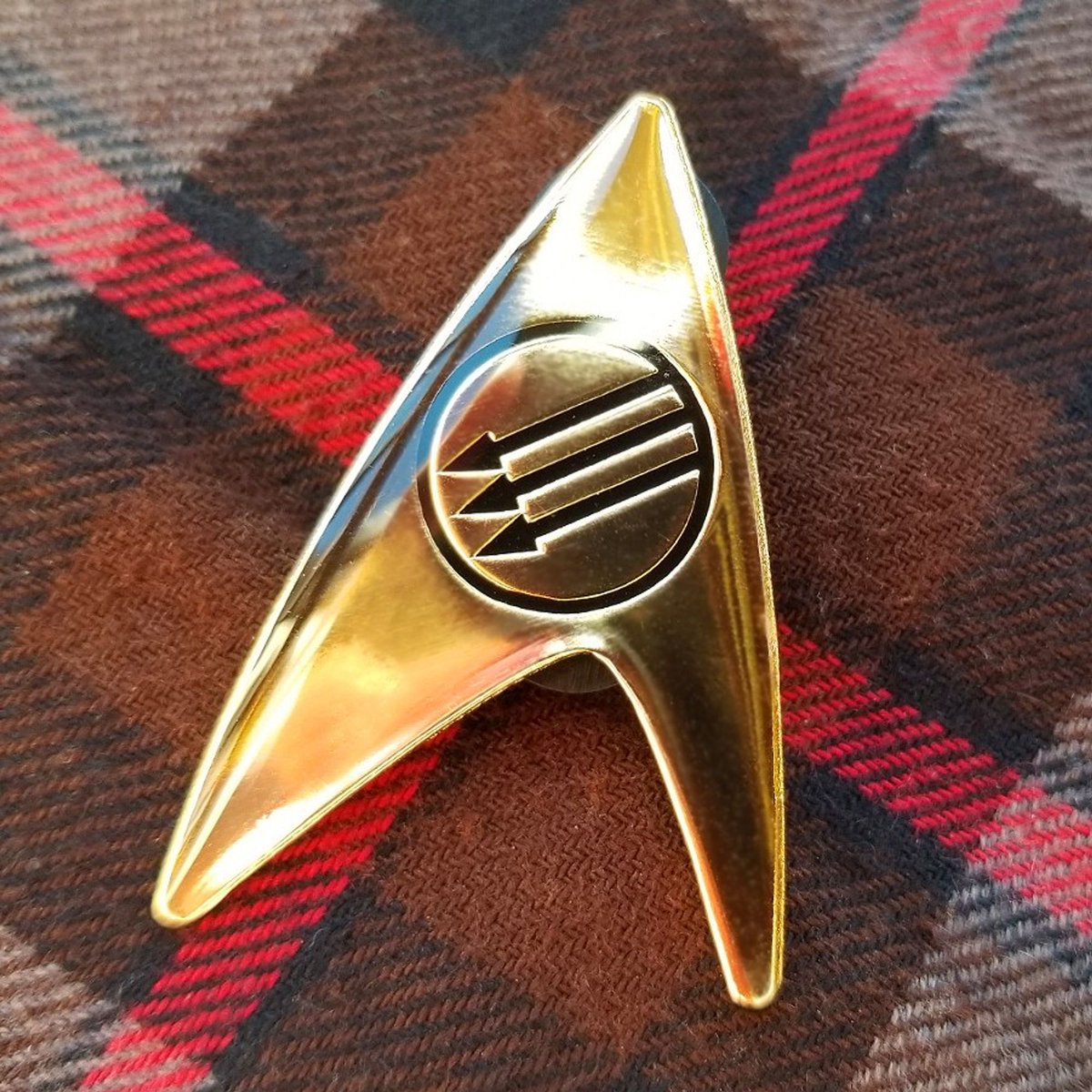 PIN RESTOCK ALERT! Bajor-Palestine double flags and Antifa Starfleet insignia pins are back! The first batch of flag pins sold out faster than anything I've ever put in my shop. All proceeds for those go to the Palestinian Children's Relief Fund. willburrows.art/shop