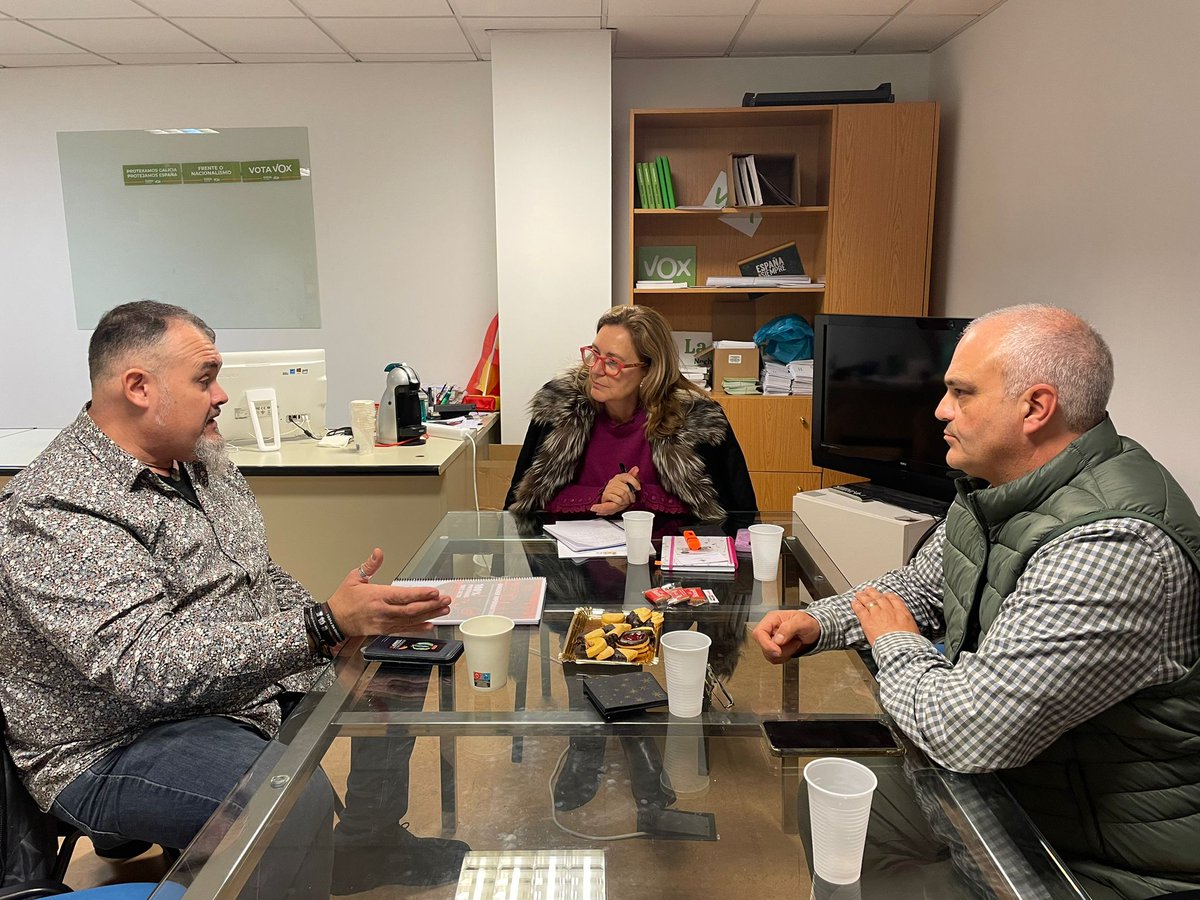 Hoy <a href="/VoxCoruna/">Vox de la Ciudad de la Coruña Parodia</a> se ha reunido junto a la Diputada por Barcelona D°. Carina Mejías Sánchez, con OOSS de la Policía, Asoc. de Guardia Civil y Prisiones, para conocer su situación laboral.

<a href="/TampmTeixeiro/">TAMPM_Teixeiro</a> ha trasladado nuestras demandas y agradece su interés.

#tuabandonomepuedematar