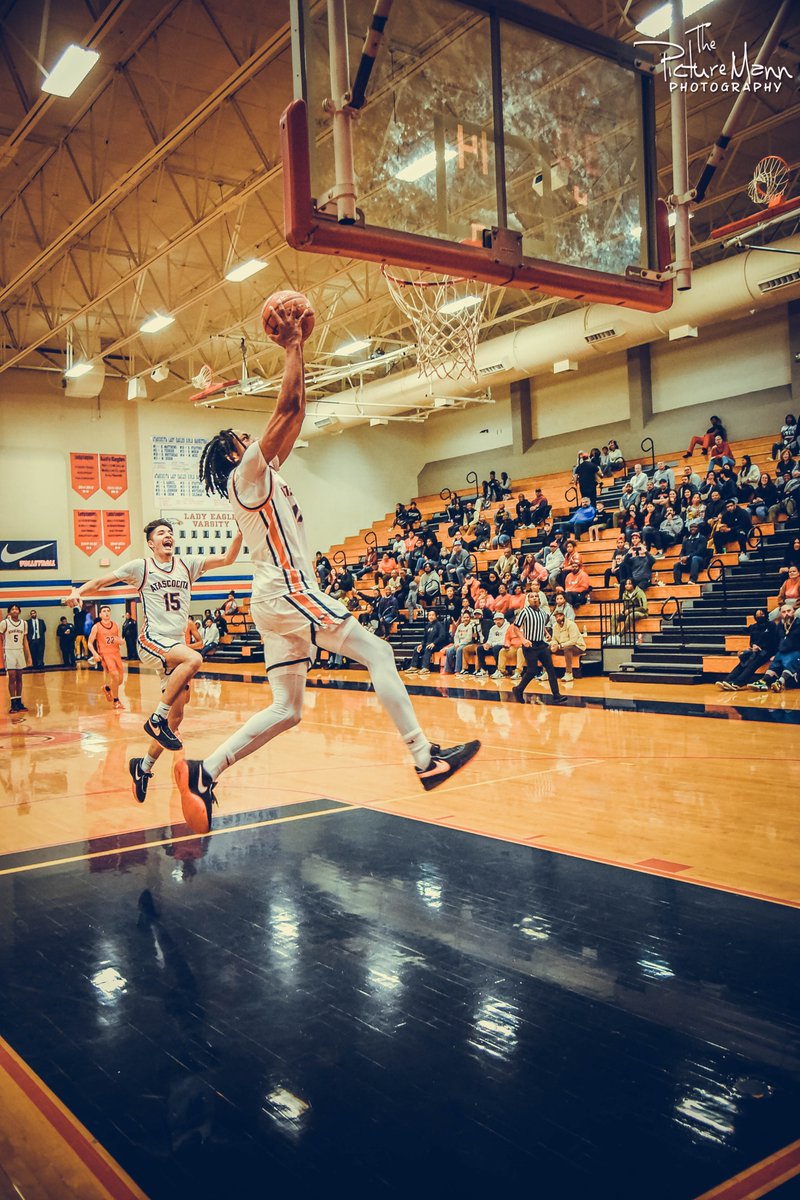 thepicturemann1's tweet photo. Rumble Young Man Rumble @avionjac22 take it to the hole. 
@AHS_Eagle_BBall @alphaflexjsbot9 @DMart1570 https://t.co/yBtSrVz9Fh