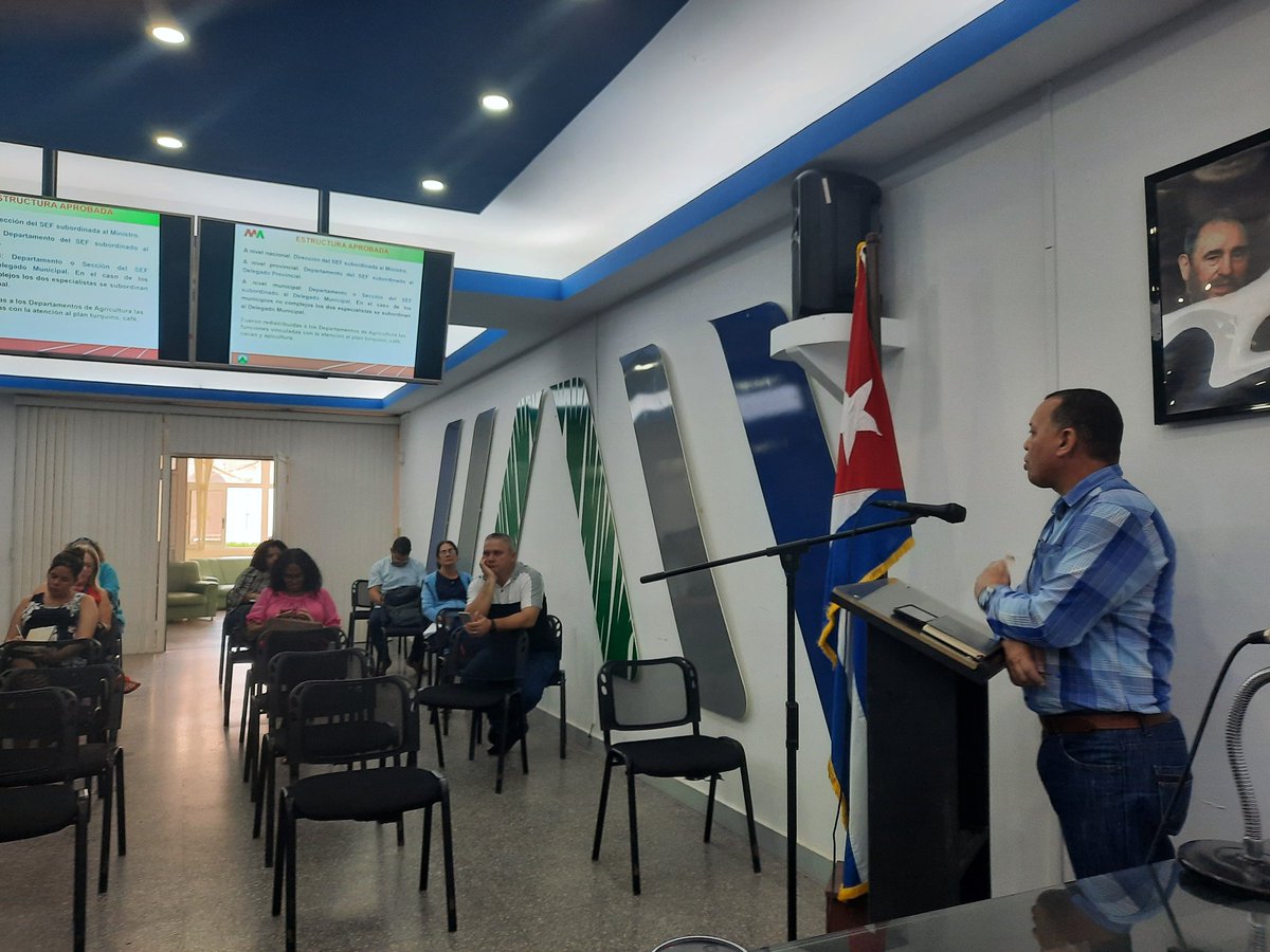 En la primera sesión de la Secretaría Técnica del Macroprograma de Recursos Naturales y Medio Ambiente en <a href="/citmacuba/">Ministerio de Ciencia, Tecnología y Medio Ambiente</a> se explica por representante del <a href="/MinagCuba/">Ministerio de la Agricultura de Cuba</a> el restablecimiento del Servicio Estatal Forestal en #Cuba 💯👌, medida importante para desarrollo sostenible.