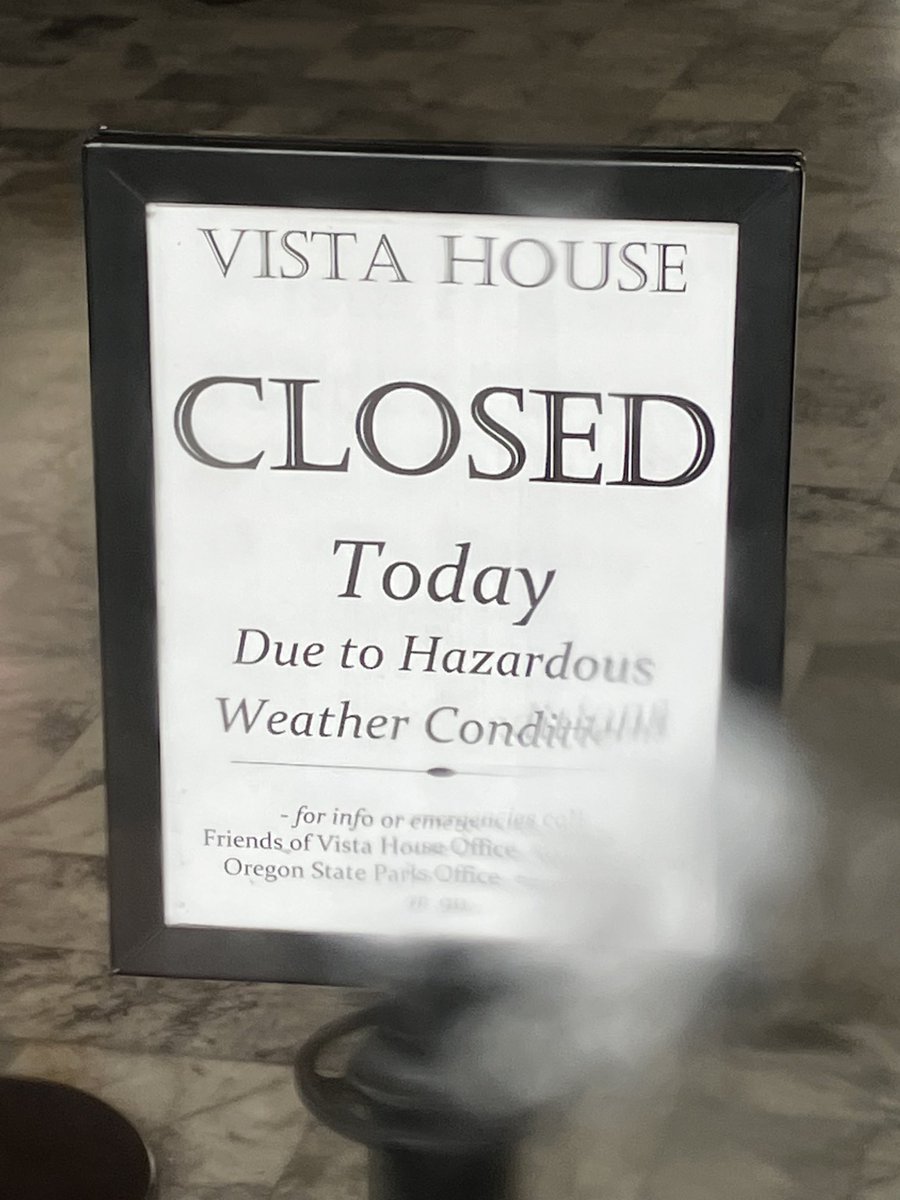 JoeEnglishKATU's tweet photo. Gusty wind, ‘feels like’ temps near zero, that’s what’s already happening in the Columbia River Gorge! And it gets worse, possible blizzard conditions Saturday! #LiveOnK2 https://t.co/btdZcI9PaG