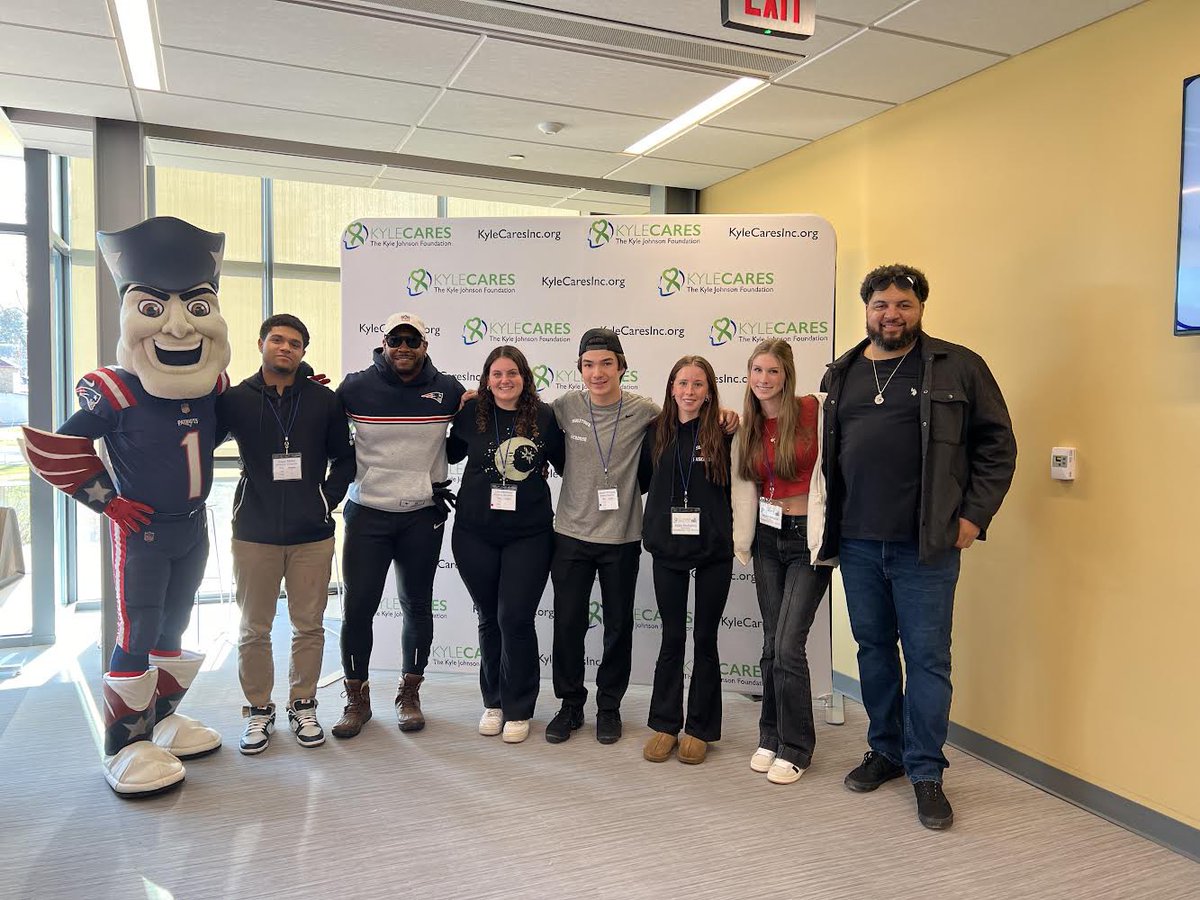 MHS Islander Athletics (@mpsri_athletics) on Twitter photo Amazing Islander student leaders taking part in the Kyle Cares & RIIL Mental Health Summit. Couldn't be prouder of these kids and their desire to bring awareness to mental health issues to our athletes. <a href="/RIIL_sports/">RIIL</a> <a href="/KylecaresFdn/">KyleCares Foundation</a> <a href="/Mrs_D_Sweet/">Mrs. Sweet</a> <a href="/WeareMiddletown/">Middletown Public Schools</a> Amazing Islander student leaders taking part in the Kyle Cares & RIIL Mental Health Summit. Couldn't be prouder of these kids and their desire to bring awareness to mental health issues to our athletes. <a href="/RIIL_sports/">RIIL</a> <a href="/KylecaresFdn/">KyleCares Foundation</a> <a href="/Mrs_D_Sweet/">Mrs. Sweet</a> <a href="/WeareMiddletown/">Middletown Public Schools</a>