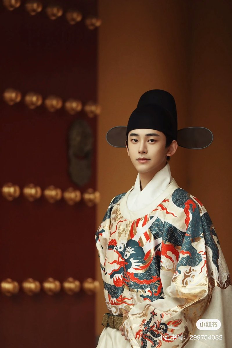 Hanfu_CN's tweet photo. Hanfu·Ming dynasty（1368-1644）

蟒袍/MangPao，the ceremonial hanfu which was representing the honorary that given by the emperors. 

#hanfu #漢服 #traveltochina #Chineseculture  #伝統衣装 #traditional #中華服 #chinesefashion #beautiful #photo #chinese #中華風 #traditionalculture https://t.co/O1l9W3LXr0