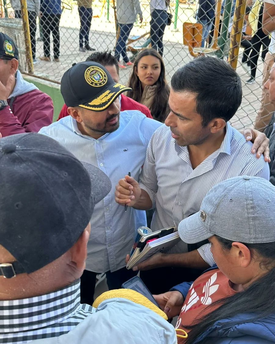 JRobertoSalazar's tweet photo. #RepresentanteEnTerritorio | Desde #Chocontá, acompañamos a nuestro gobernador, Jorge Rey, en su décima mesa para la construcción del Plan de Desarrollo del Departamento. https://t.co/xYMlqLZU5o