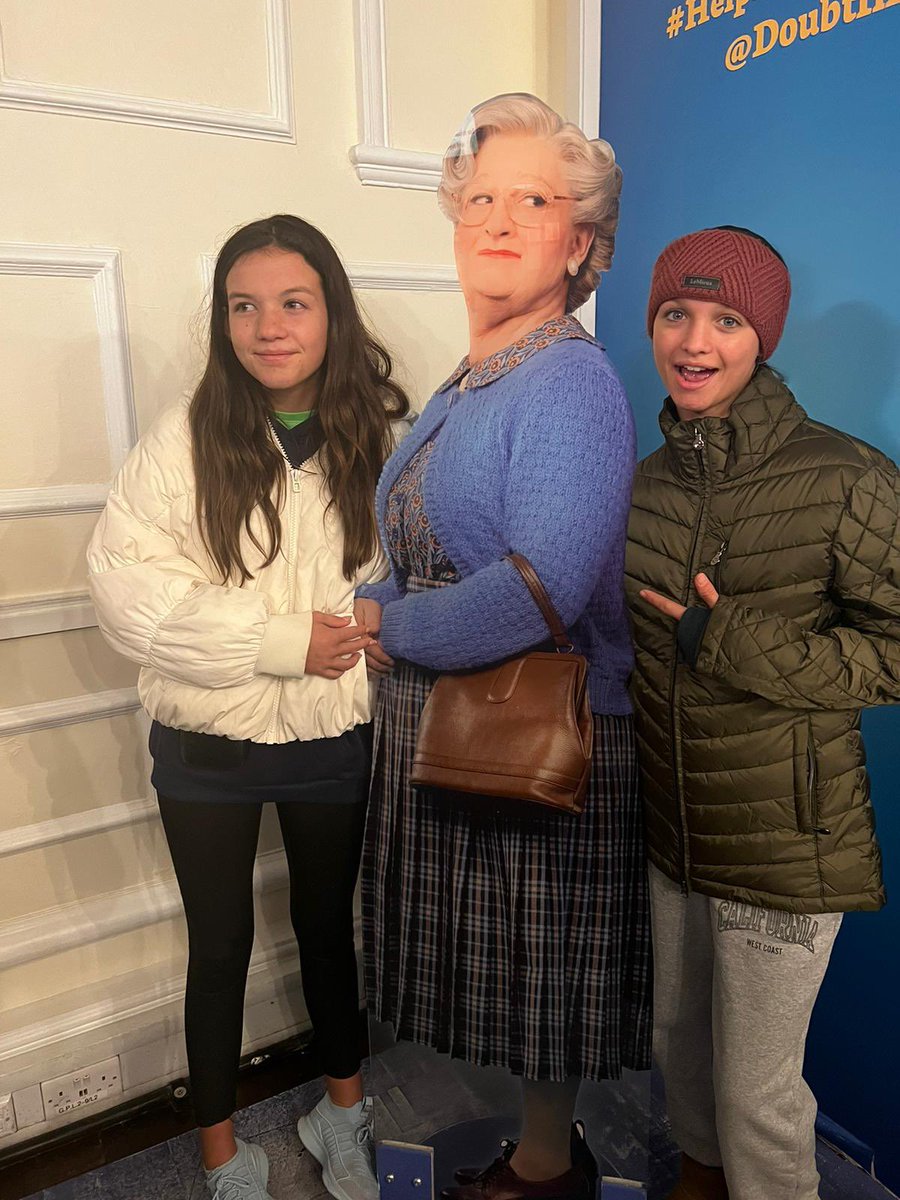 KerryWilldq's tweet photo. Thrilled for a fabulous weekend ahead! Tonight, catching the Mrs. Doubtfire musical at Shaftesbury Theatre in London. πβ¨ Anticipating a fantastic show! #MrsDoubtfireMusical #LondonTheatre #ExcitedWeekend https://t.co/u2nEMJ5KOt