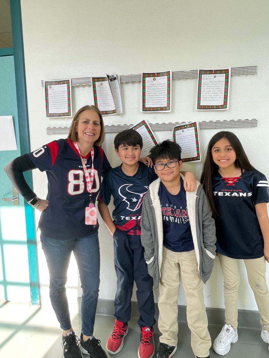 pto_memorial's tweet image. We got more! So much @HoustonTexans pride happening at @MemorialElm 🤘🤘🤘Ms. Smith, an incredible 4th grade teacher, with some of her mustangs are ready #AFCWildcard too! #ItsALock #GoTexans #HISDMemorialPTO #WeAreMemorialProud