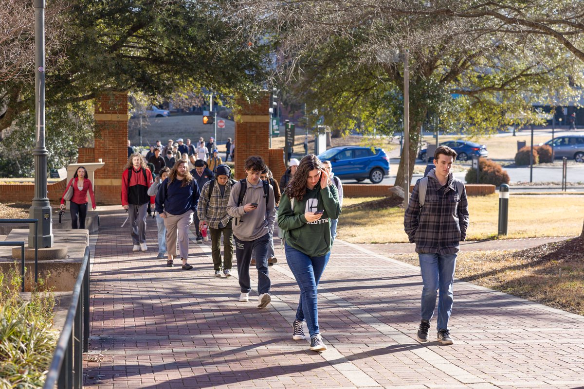 It’s great to have students back on campus this week.🤙💚