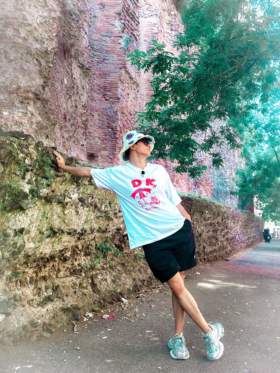 sourkyeom's tweet photo. he just does shit you kinda have to admire it https://t.co/huKz9kTEhO