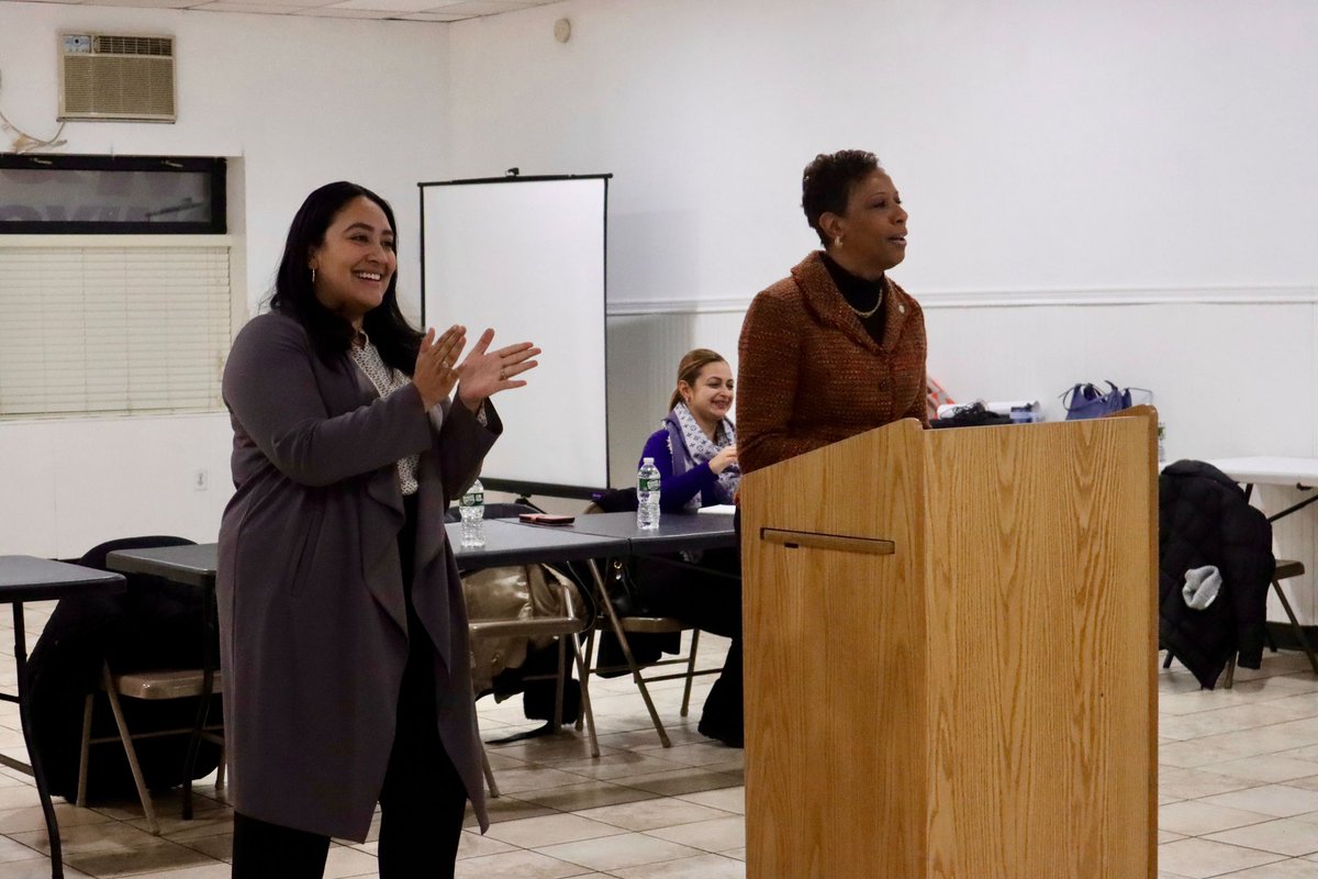 CMAmandaFarias's tweet image. This week @NYCSpeakerAdams joined me in #CD18 to announce that we have fully funded renovations for #HardingPark!

This park has not been renovated since it was constructed in 1993, but thanks to our investment this park will soon be the space our families need &amp;amp; deserve.