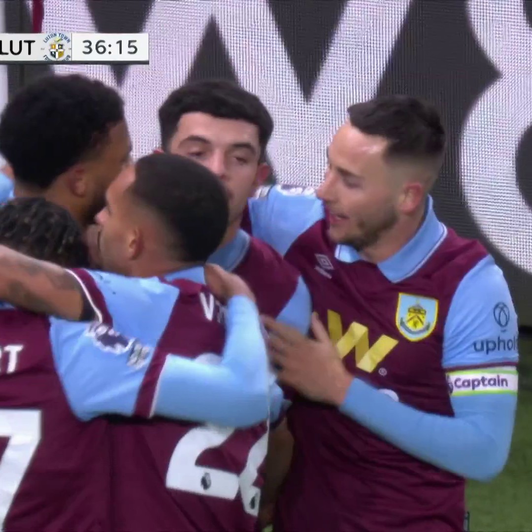 A BIG goal for Burnley! Zeki Amdouni gives the hosts a crucial lead against Luton Town! 📺 @USANetwork