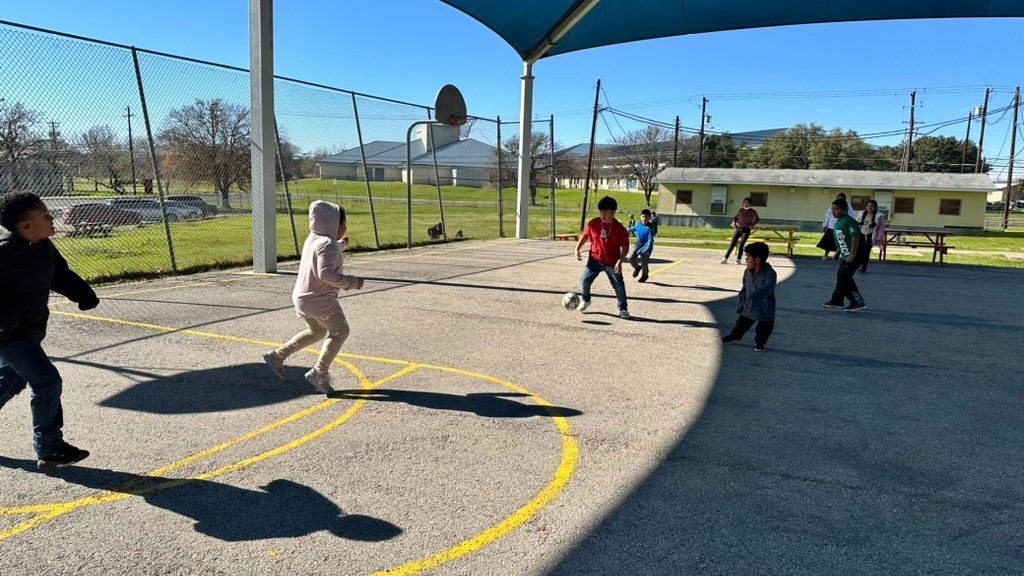 WidenElementary's tweet image. 🌞🤸‍♂️ Shoutout to the 4th graders for taking a well-deserved break and enjoying some outdoor fun during recess! 🍃 Balancing hard work with play is key to a wholesome learning experience.  📚🌈 #BalancedLearning #FunAtRecess