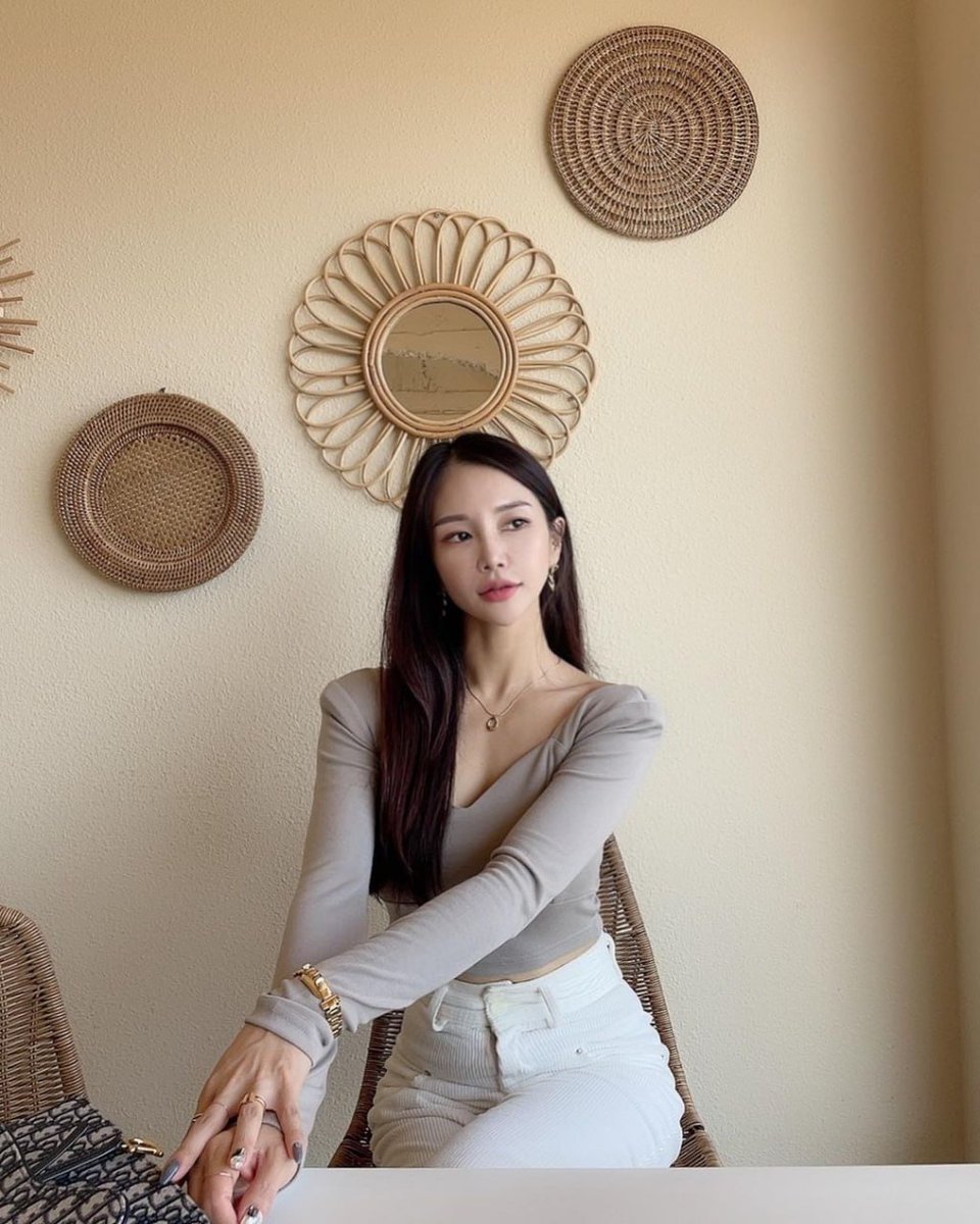 Liwe a good life meet slowly
I like to exercise, read, make friends, share good sentences when I see them, and communicate with good people when I meet them! Like to date mature men over 40!