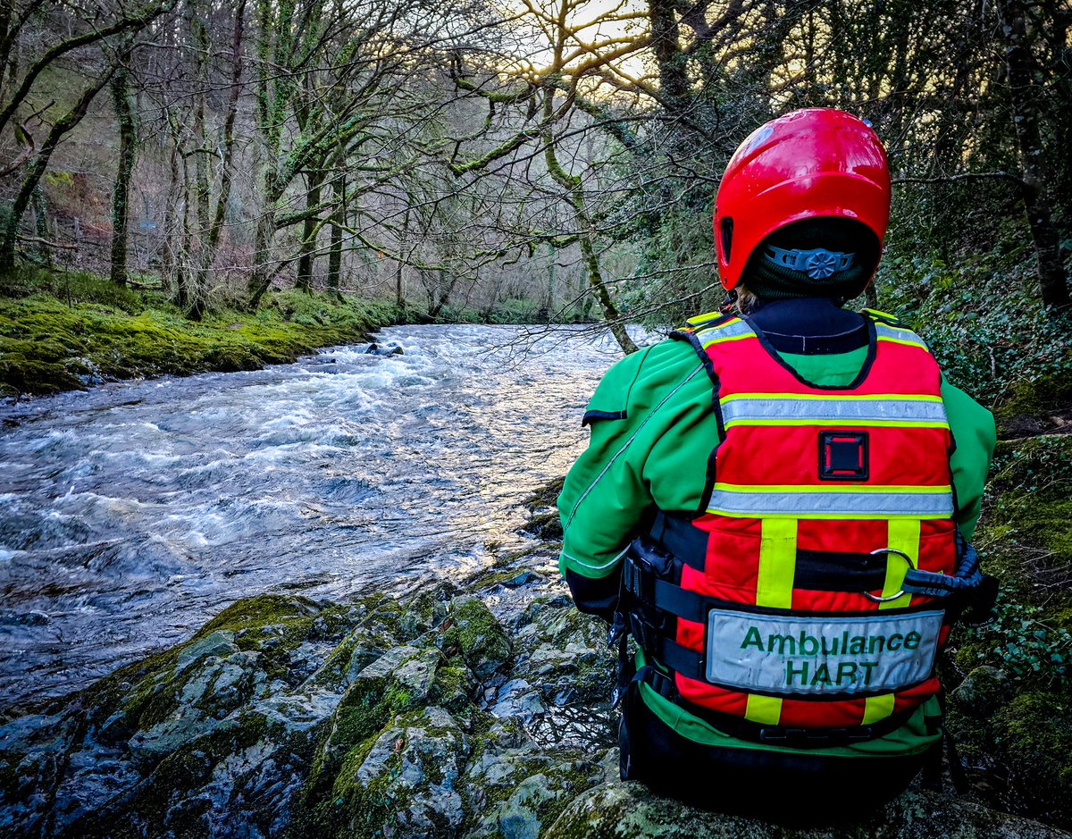 Part of this training rotation our #HART operatives have been brushing up on their Swift Water Rescue Technician #SRT competency. Do you know what level our operatives work at? and how would you tell? #NHS #MedTwitter #NARU @NARU_org @swasFT @swasft_eprr