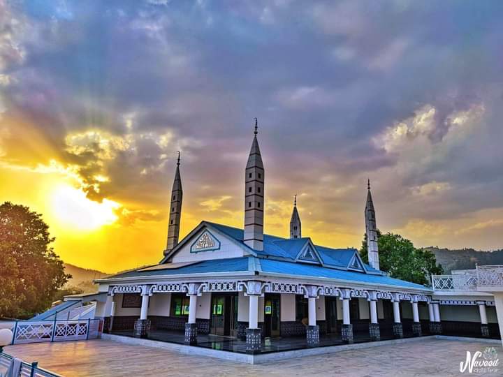 السلام علیکم ورحمۃ اللہ وبرکاتہ
 
اے اللہ پاک ہمیں بھی اپنے در پہ بلا لے.