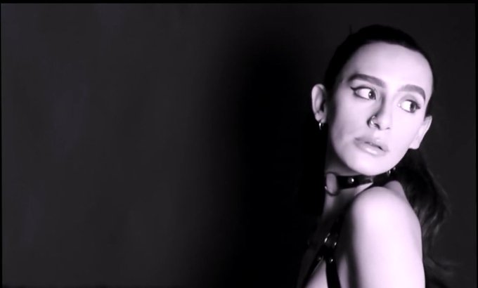 &iquest;Reconocen estas fotos de hace 4 a&ntilde;os? Sesi&oacute;n tipo BDSM 🖤 https://t.co/6COwyTsnDj