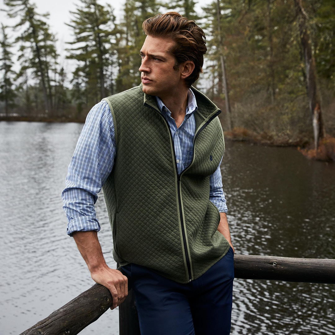 Master the art of layering in our Luxury Sport Knit Quilted Vest.