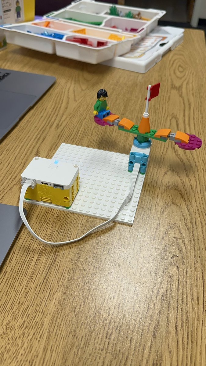 InstTechFTPS's tweet image. Great PD Day learning about ipad interactive apps and programing lego mini robots. @ASCI_FTPSchools