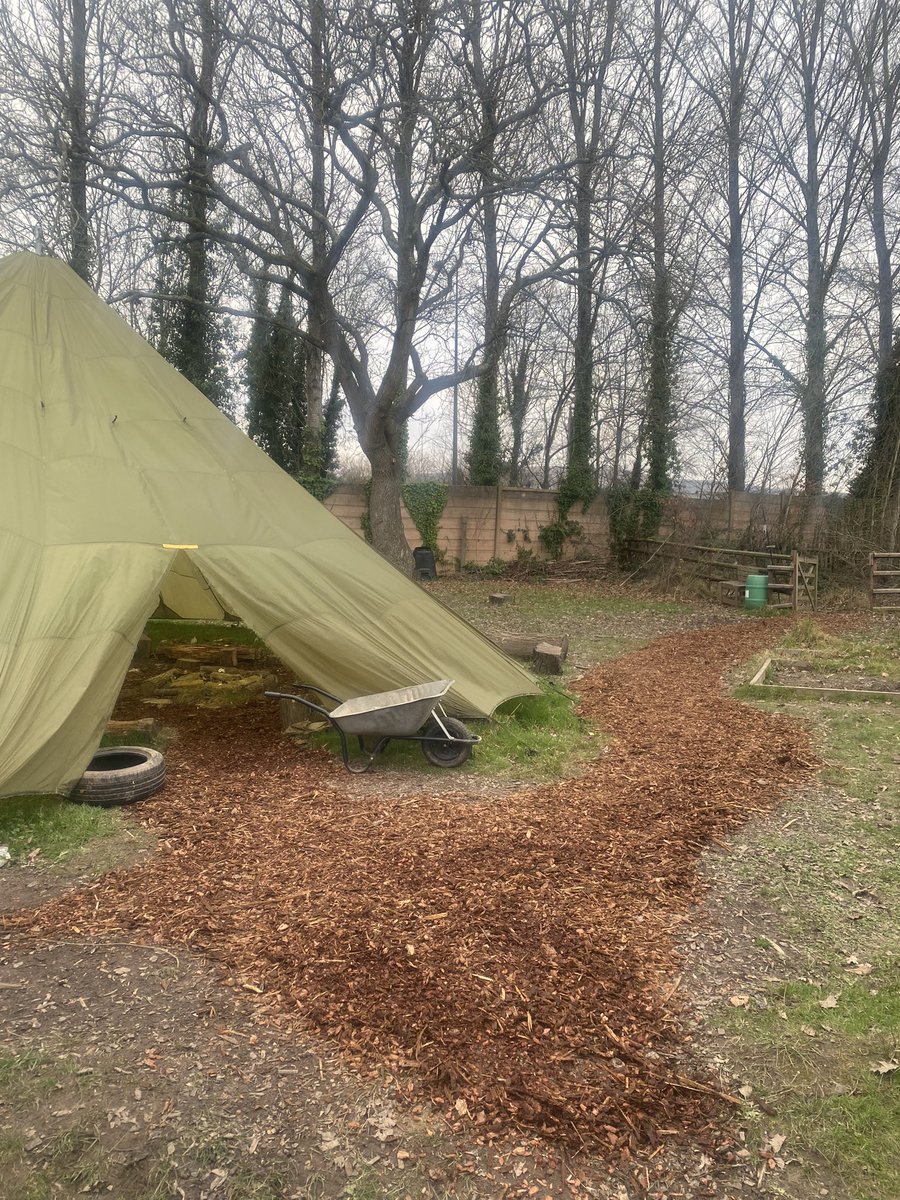 Huge thank you to <a href="/WUBILtd/">Wood U Believe It Ltd</a> for the donation of three tonnes of tree bark to our Forest School. It makes such a difference during these winter months and allows us to make paths that aren’t muddy and access the site all year round! #forestschool <a href="/OlwTorfaen/">@_OLW_Torfaen</a>