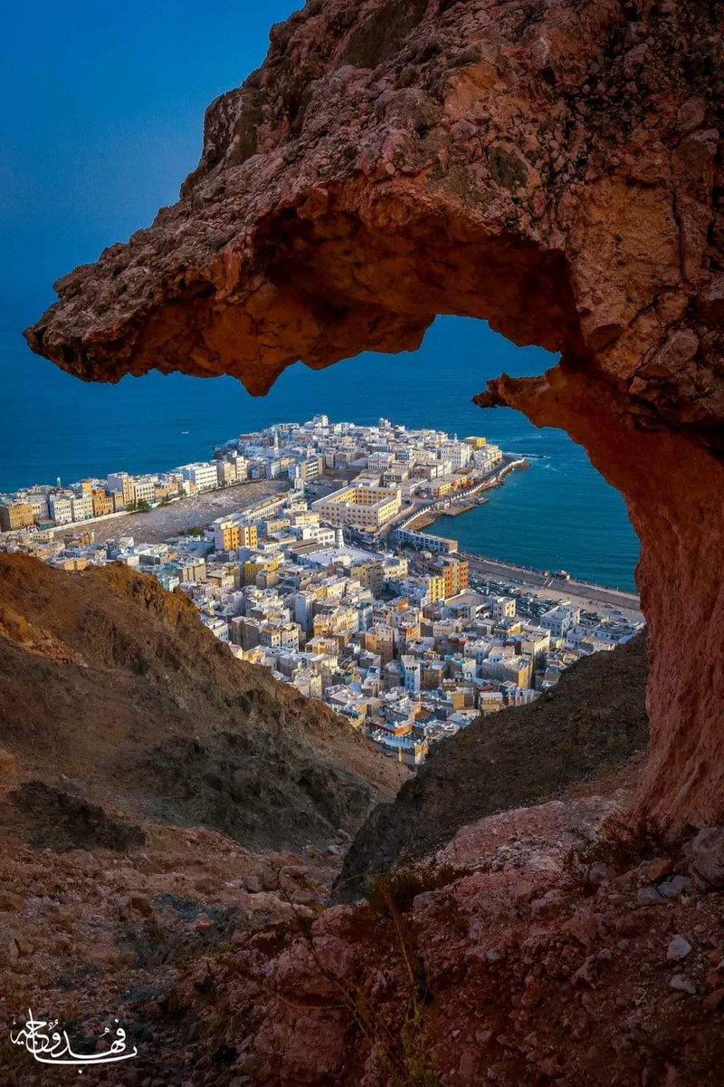 مدينة المكلا تعانق بحر العرب، 
📍حضرموت