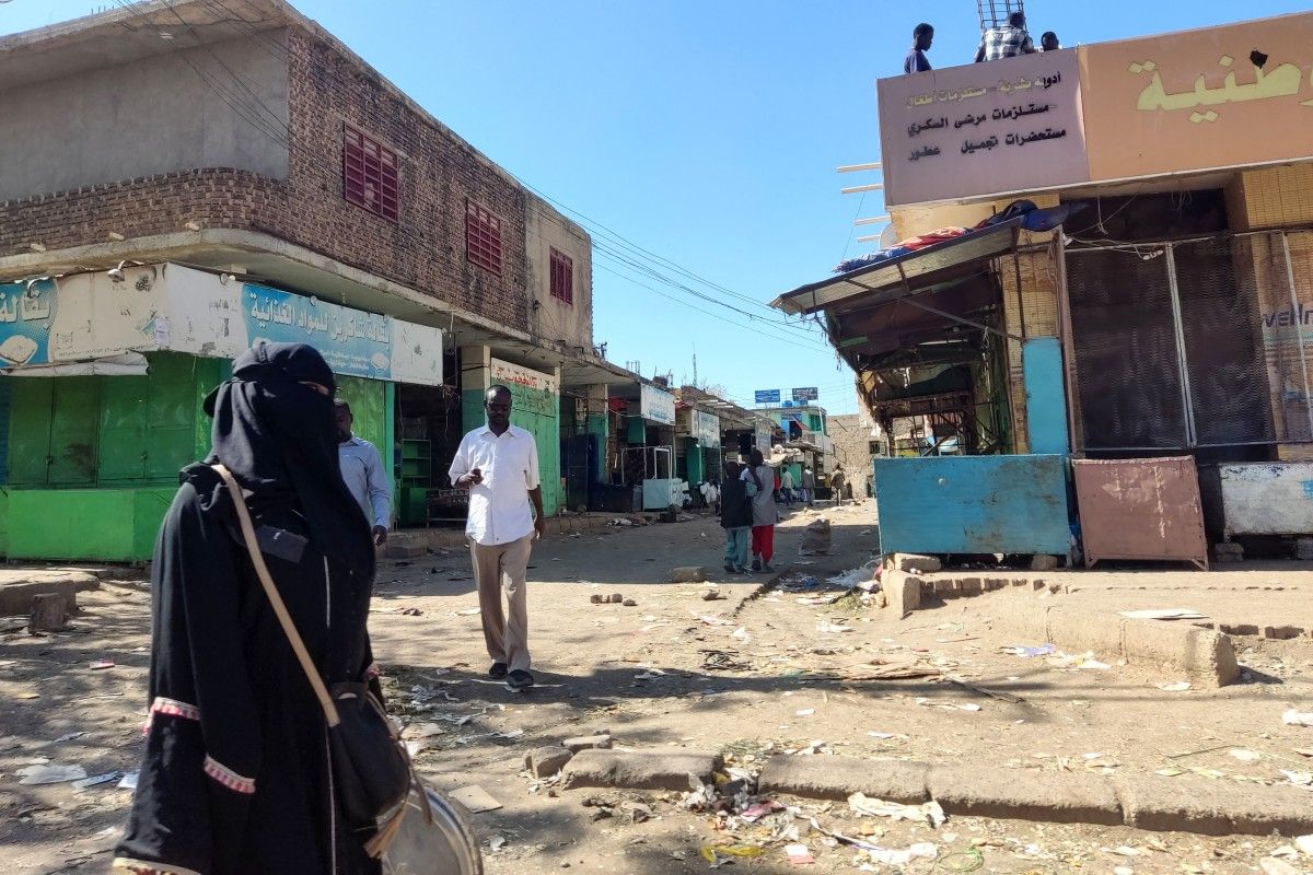 Fierce clashes in Sudan leave dozens dead this week amid ongoing conflict between army chief Abdel Fattah al-Burhan and paramilitary commander Mohamed Hamdan Daglo. 

Over 12,190 dead and 7 million displaced so far, according to the UN. 

#SudanConflict #HumanitarianCrisis #SSOX