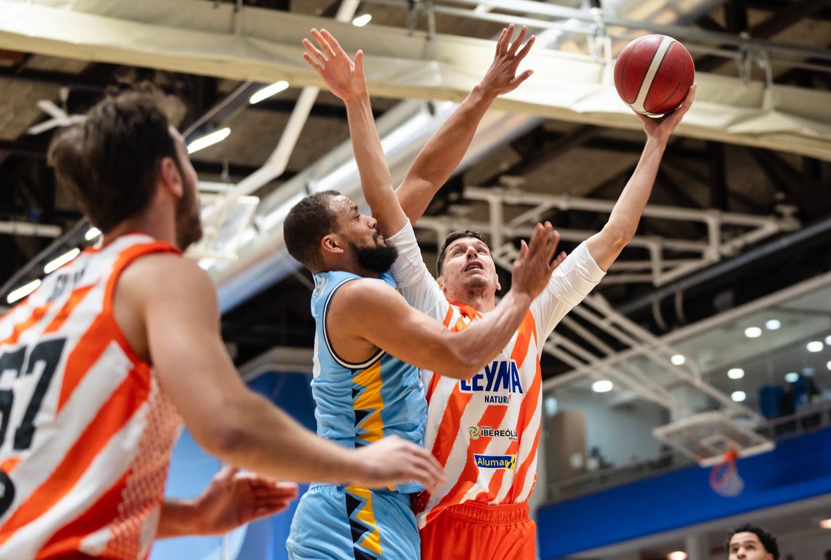 🚨 ÚLTIMA HORA

<a href="/MovistarEstu/">Movistar Estudiantes</a> y <a href="/basquetcoruna/">Leyma Basquet Coruña 🍊</a> disputarán la Copa Princesa en el Wizink Center

📸 Movistar Estudiantes