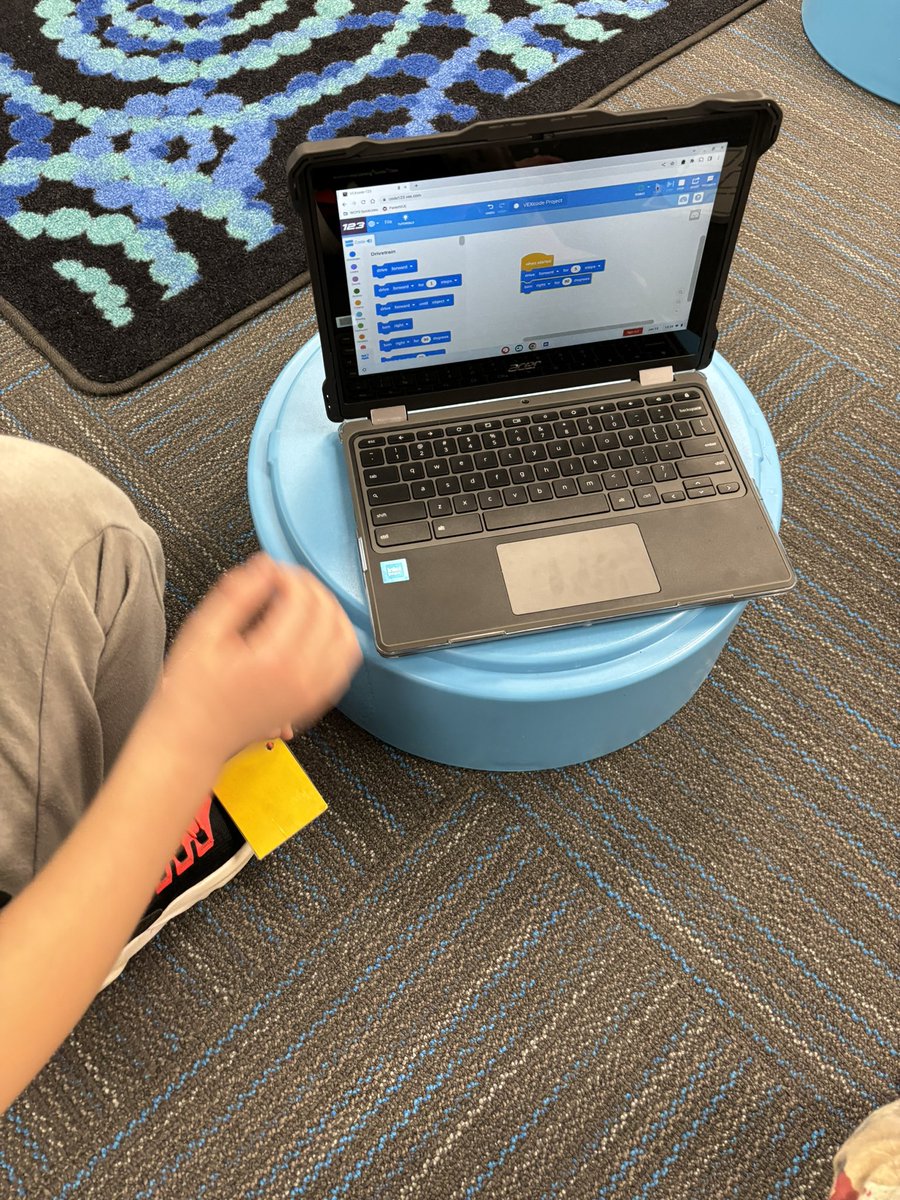 mrs_rubeck's tweet image. Using #Blockcoding with @VEXRobotics 1-2-3 today in second grade. Students loved using their #chromebooks to program the bot. @BOEwarriors @WCPS_LMS @HurleBen @coachpongratz @AnnKAnders