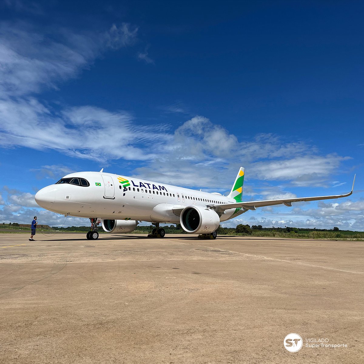 ¡1 de 5!🤩Conoce el primero de nuestros ✈️ que pintarán el cielo con el orgullo y la diversidad de Brasil, Ecuador, Chile, Perú y Colombia.