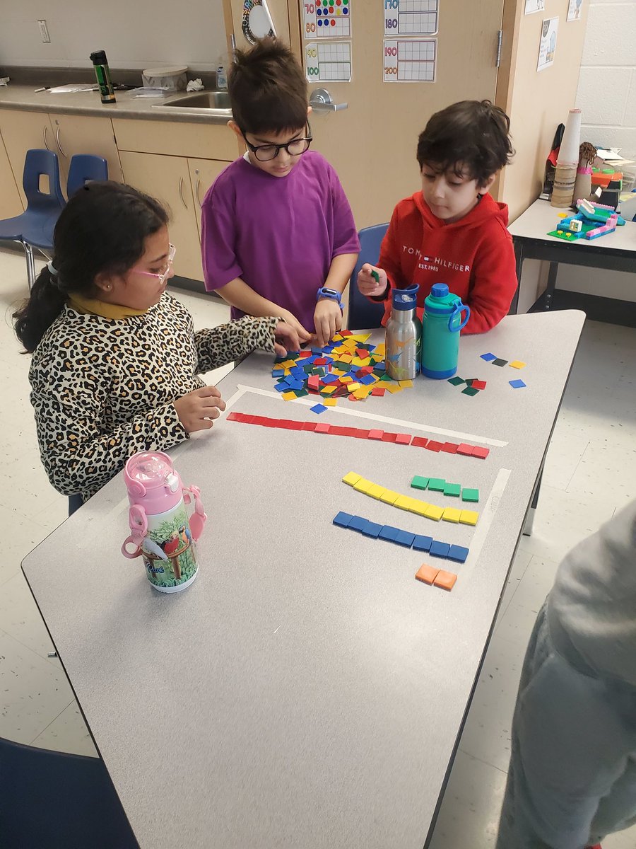 PriyankaDPrasad's tweet image. Sorting and graphing fun followed by gallery walks and math talks! #handsonmath #problemsolving @TribuneDrive