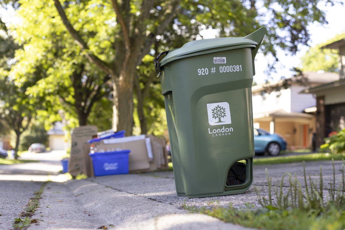 London’s new collection schedule and Green Bin program begins next week.

Learn about checking your schedule, how to use the Green Bin, and how households can take climate action together. 

➡️  bit.ly/3O0NUW8 

#LdnOnt | #LdnOntClimateAction