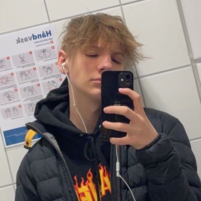 FncyShots tweet media