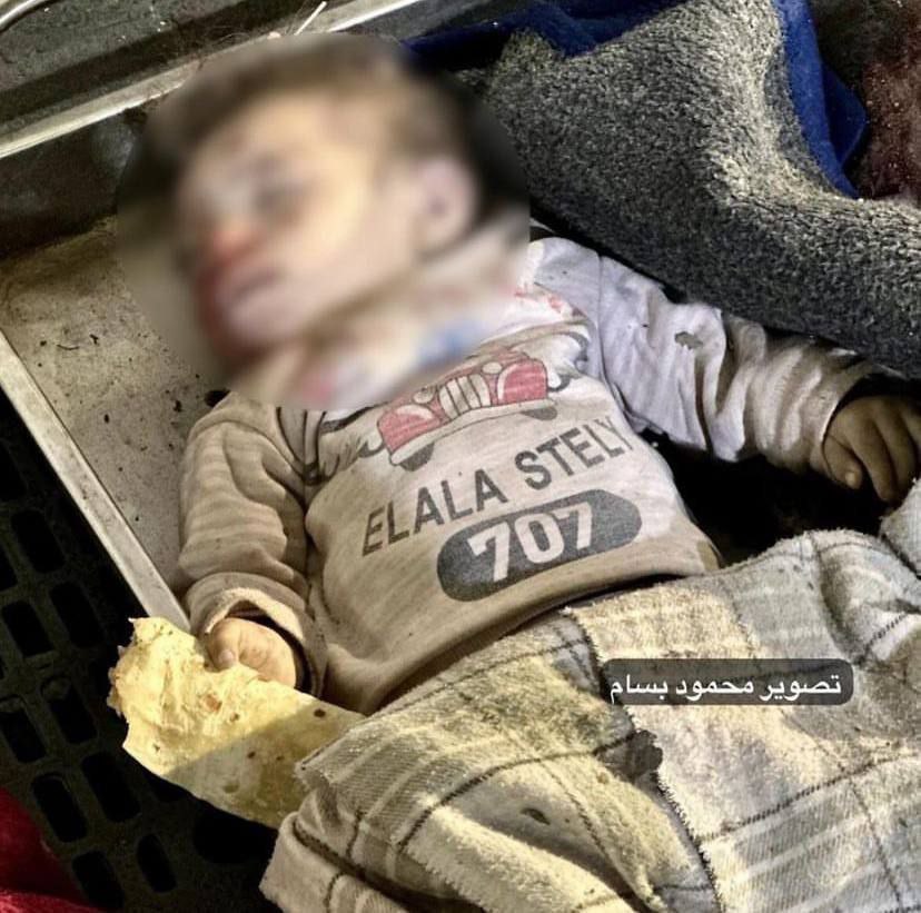 'Son akşam yemeği' Gazze'de bir bebek elinde bir parça ekmek varken şehit düştü. Bu zulme engel olamıyorsanız, onu duyurun paylaşın.