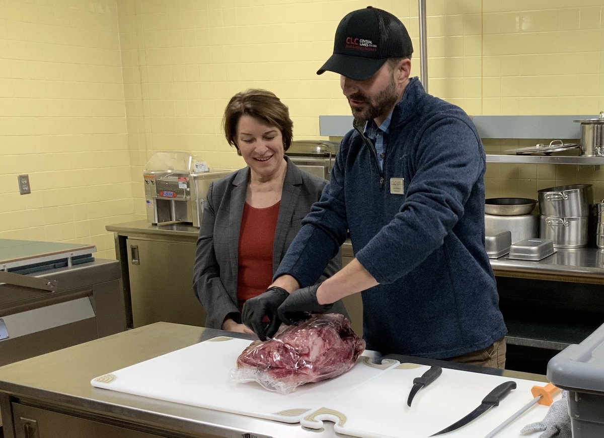clcmnedu's tweet photo. .@amyklobuchar was at our Staples campus today to get an update on federal programs connecting industry and education at CLC. She saw a #meatcutting demonstration, heard about the amazing work at our Ag and Energy Center, #Farm Business Management program and so much more. https://t.co/nWRs7BrdQa