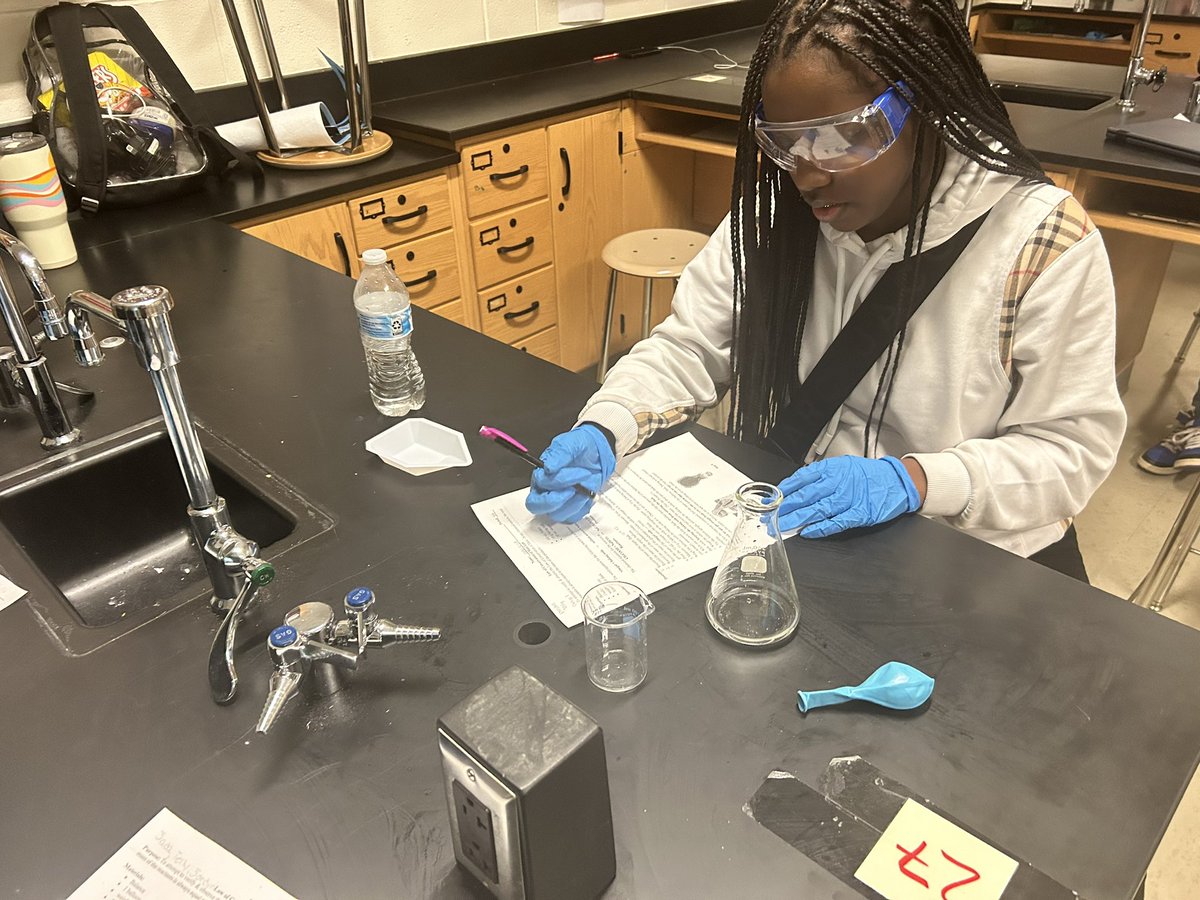 Mr. Jackson’s Chemistry scholars engaging in high leverage tasks to explore reaction chemistry with the Law Conservation of Mass lab. 

#ScienceEd
#ScienceIn3D
