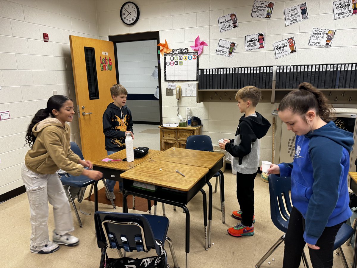 kristin_mondich's tweet image. Students practiced perseverance this morning in our morning meeting. We had a great discussion this week about not giving up when things get hard! #CCSDCARES @KnoxESKnights @knox_mcintosh @tammieanderson @kschmitt1