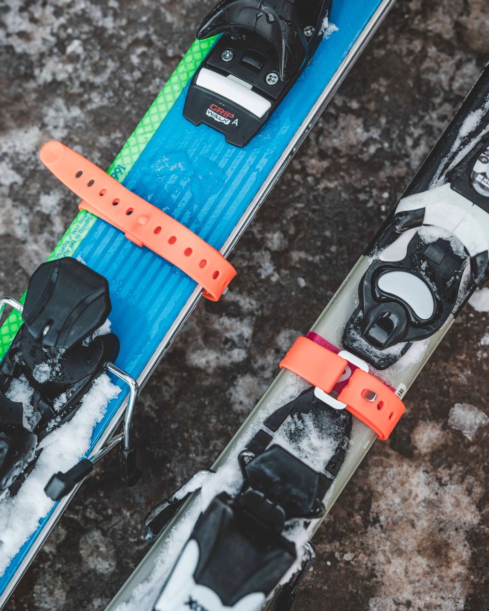NiteIze's tweet image. With heavy snow finally in many forecasts, make sure you're prepared with some GearPro Straps, our improved version of the classic ski strap! 🎿  bit.ly/3tHOjpP

Photo: @agjohnsphotography.

#NiteIze #GearProStrap #skistraps #ski #skiing #mountains #snowboarding #powder