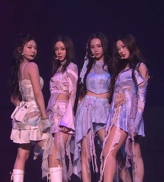 itkwinter's tweet image. 'não ouço b-side': uma thread pra quem não sabe o que está perdendo

versão do aespa pra provar por a+b que elas tem uma das melhores discografias