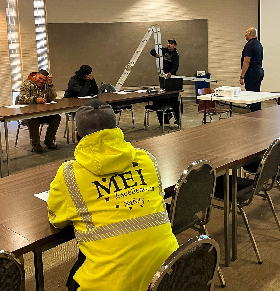 DFWRHCA's tweet image. 🎉 Big congratulations to the participants of the Fall Protection Training who successfully completed the Spanish course today!
Your dedication to safety is truly commendable. ¡Felicitaciones! 🌟 #SafetyFirst #TrainingSuccess #CommitmentToLearning
