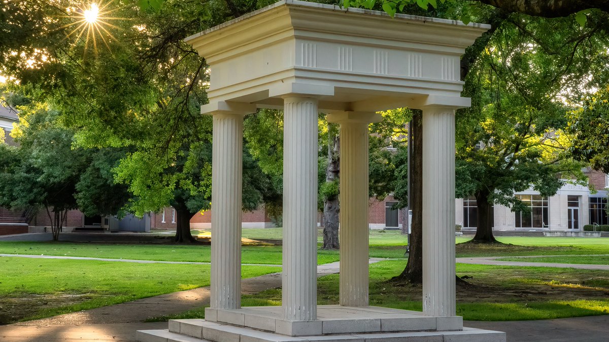 Congratulations to all members of the Henderson State Fall 2023 Chancellor's List and Honor Roll! hsu.edu/news/2024/jan/…