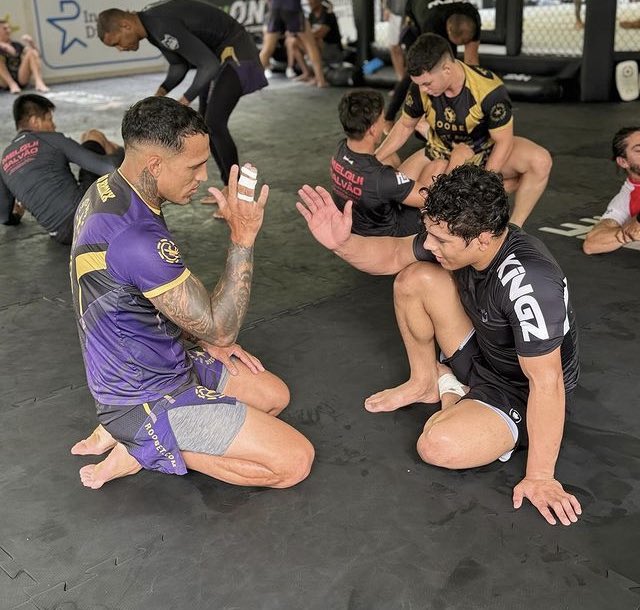 rnacso's tweet photo. charles oliveira x mica galvao 🔥 https://t.co/8DCToS7W3x