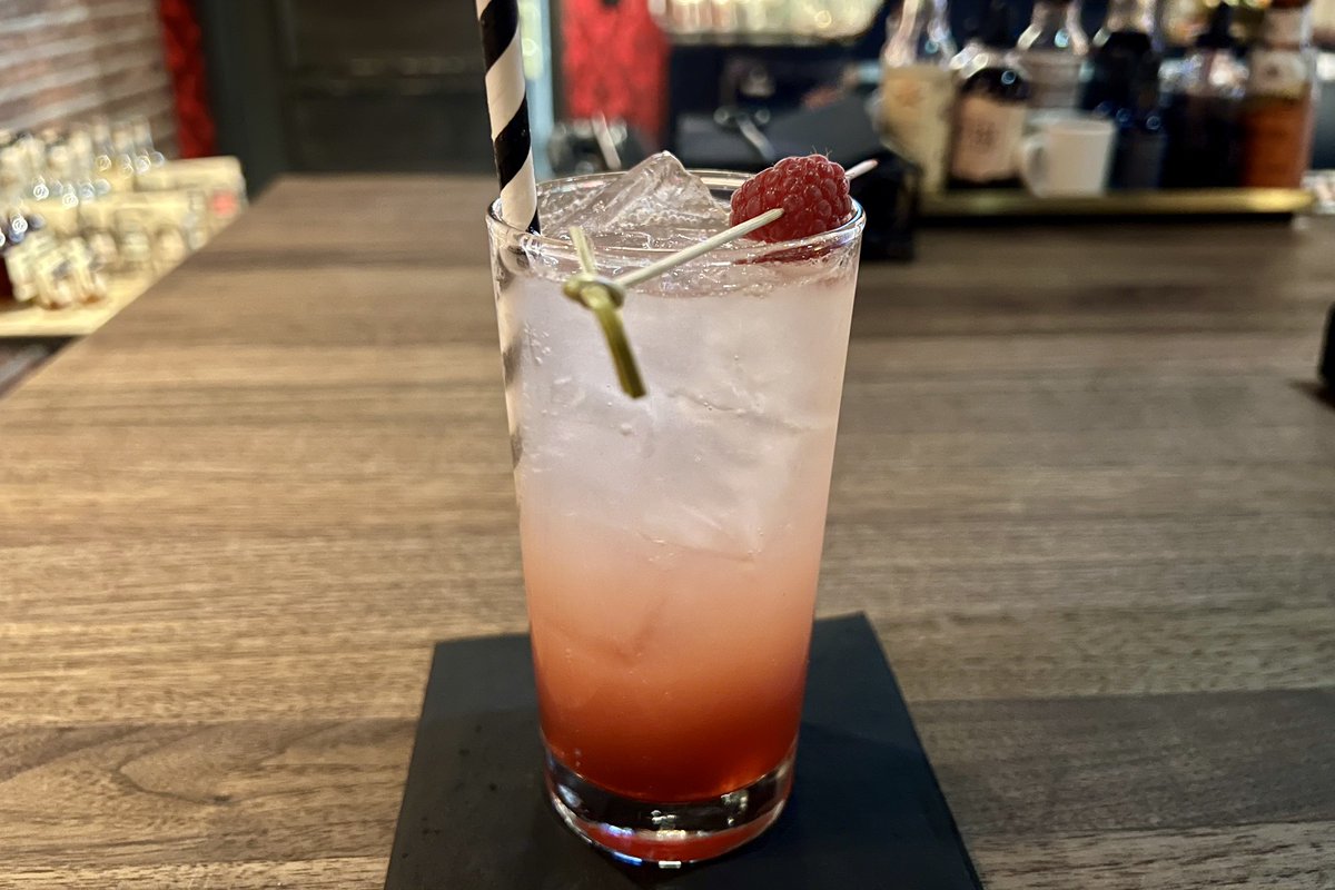 CityOfLasVegas's tweet photo. It’s #NationalMocktailWeek!🍹 

#DTLV has an assortment of places to grab mocktails for those hanging in there for Dry January. ✨

Are you participating in #DryJanuary? Let us know how it’s going in the comments! https://t.co/jStd1JnWxY