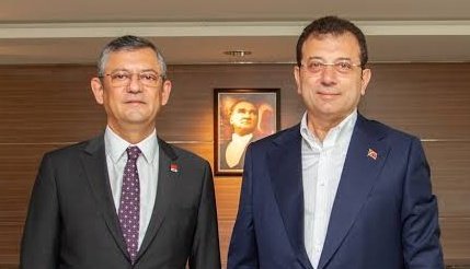 Özgür Özel ve Ekrem İmamoğlu; 'Ortaklarınız' bu akşam 9 askerimizi şehit etti. Siz selam durmaya, kırmızı halı sermeye, 'PKK Partisi' ile oynaşmaya devam edin. Bu akşam çok büyük acı yaşıyoruz. Ama emin olun; Öfkemiz acımızdan çok daha büyük. Gün gelir, bu milletin öfkesi…