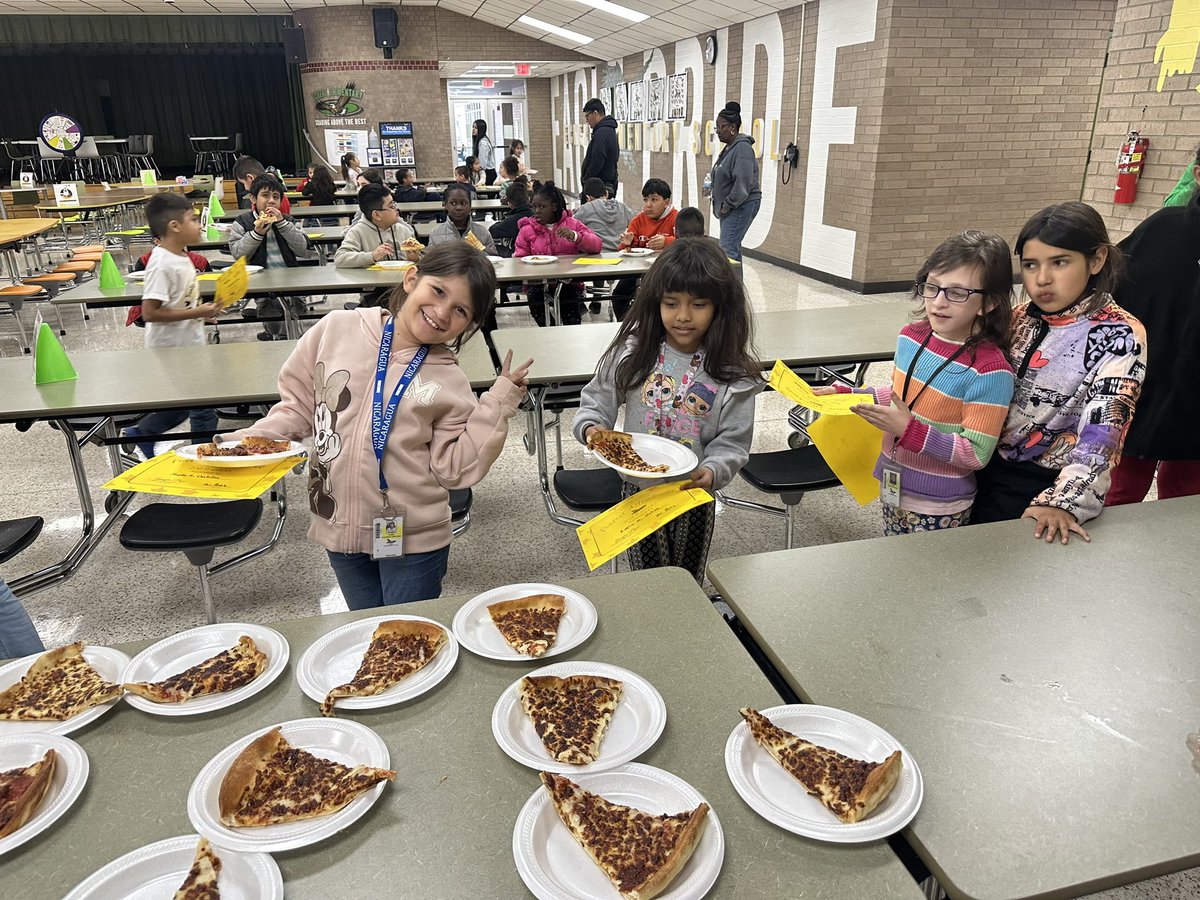 You can’t beat a pizza party! Thank you eagles for your perfect attendance during the second nine weeks! @EckertES_AISD @Jennife515price @LauraMatiasSeg1 @elyanaaguilar1 @SamBriseno26