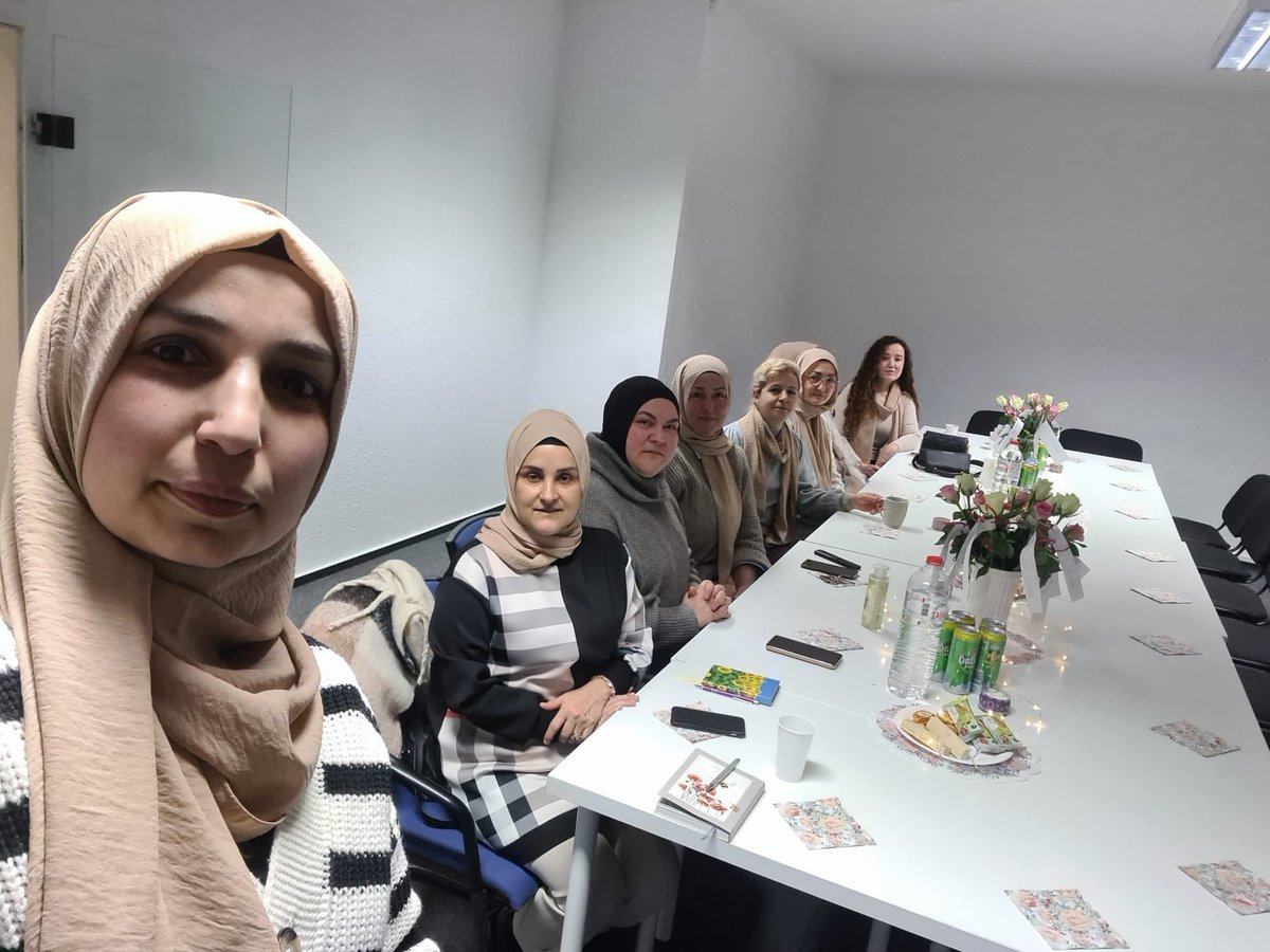 UIDBottrop's tweet image. Bölge baskanimiz songül hanim ve ekibine bizleri ziyaretlerinden dolayi UID Ruhr Bottrop subesi kk olarak cok tesekür ederiz güleryüz hosgörü esliginde istisareler de bulunduk Rabbim birligimizi dirligimizi bozanlara firsat vermesin❤ ️