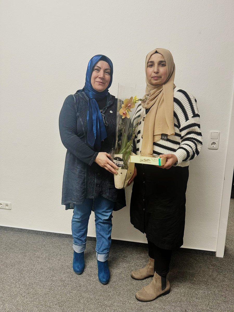 UIDBottrop's tweet image. Bölge baskanimiz songül hanim ve ekibine bizleri ziyaretlerinden dolayi UID Ruhr Bottrop subesi kk olarak cok tesekür ederiz güleryüz hosgörü esliginde istisareler de bulunduk Rabbim birligimizi dirligimizi bozanlara firsat vermesin❤ ️