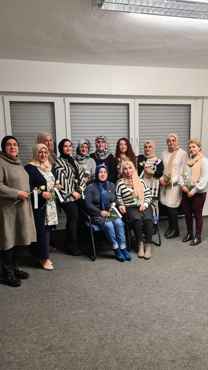 UIDBottrop's tweet image. Bölge baskanimiz songül hanim ve ekibine bizleri ziyaretlerinden dolayi UID Ruhr Bottrop subesi kk olarak cok tesekür ederiz güleryüz hosgörü esliginde istisareler de bulunduk Rabbim birligimizi dirligimizi bozanlara firsat vermesin❤ ️