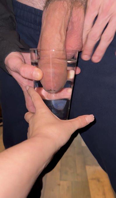 A glass of water, with a dash of dick. https://t.co/BiaZ2VvhfJ<a href="/tag/bigdick"class="tags"><span>#bigdick</span></a><a href="/tag/dannyd"class="tags"><span>#dannyd</span></a>