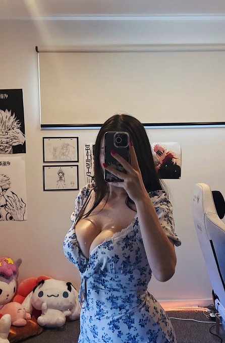 this is the VR girl now, feel old yet? https://t.co/t7qJUv08MM