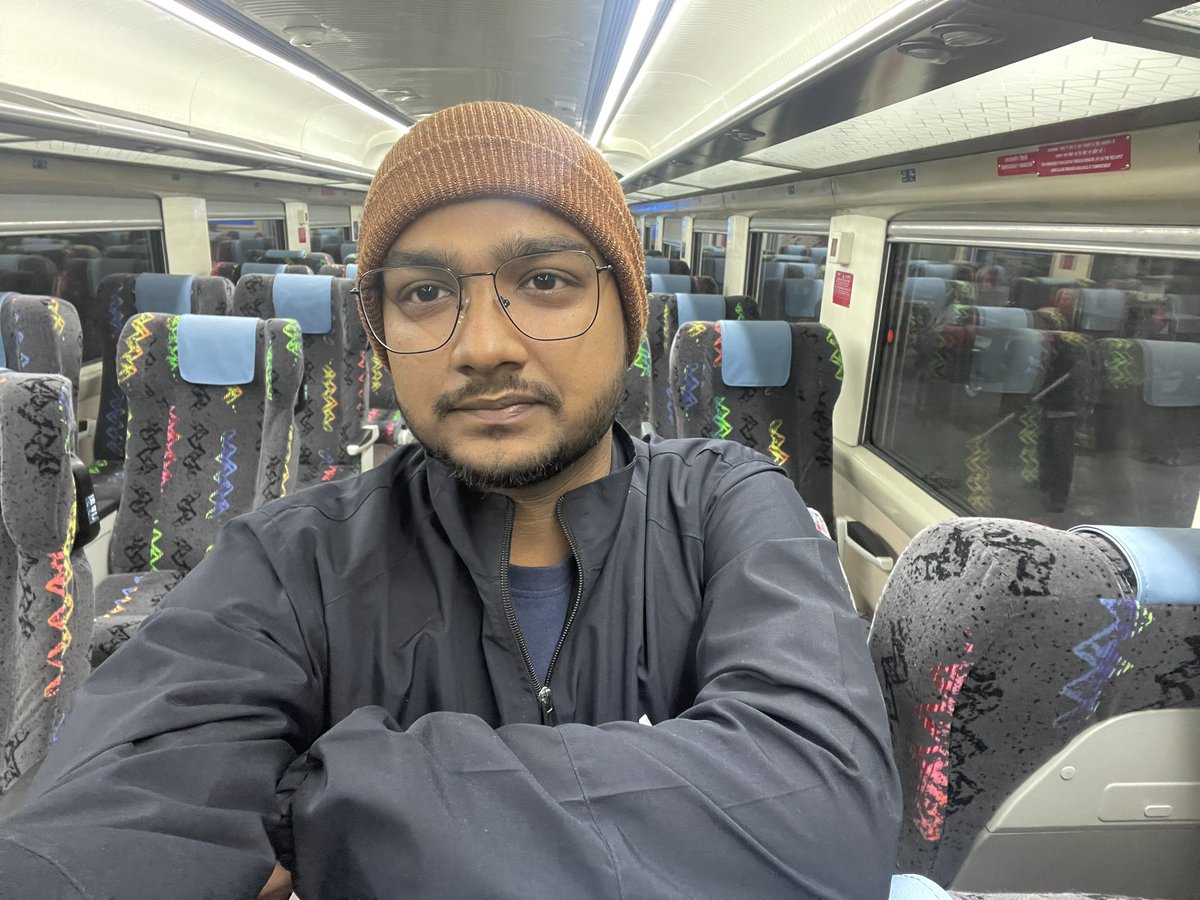 rohitbhore_'s tweet photo. Finally आज वंदे भारत एक्सप्रेस मध्ये बसण्याचा योग आला. 🚂❤️
@RailMinIndia #VandeBharatExpress #indianrailway https://t.co/PoYutQGPZ0