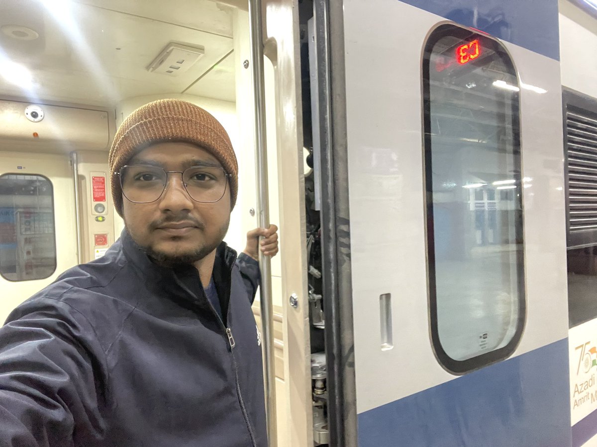 rohitbhore_'s tweet photo. Finally आज वंदे भारत एक्सप्रेस मध्ये बसण्याचा योग आला. 🚂❤️
@RailMinIndia #VandeBharatExpress #indianrailway https://t.co/PoYutQGPZ0