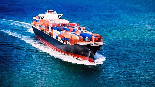 Megatron_ron's tweet photo. BREAKING:

⚡ 🇾🇪🇺🇸🇬🇧 As of today, the Houthis are blocking the Suez Canal for both US and UK commercial ships as well  

Member of the Supreme Political Council of Yemen Muhammad Al-Buhaiti:

 "Previously, we focused only on maritime shipping associated with the Zionist entity.  Today, American and British ships will no longer dare to cross the Red Sea."

https://t.co/0LWwK3vm7y